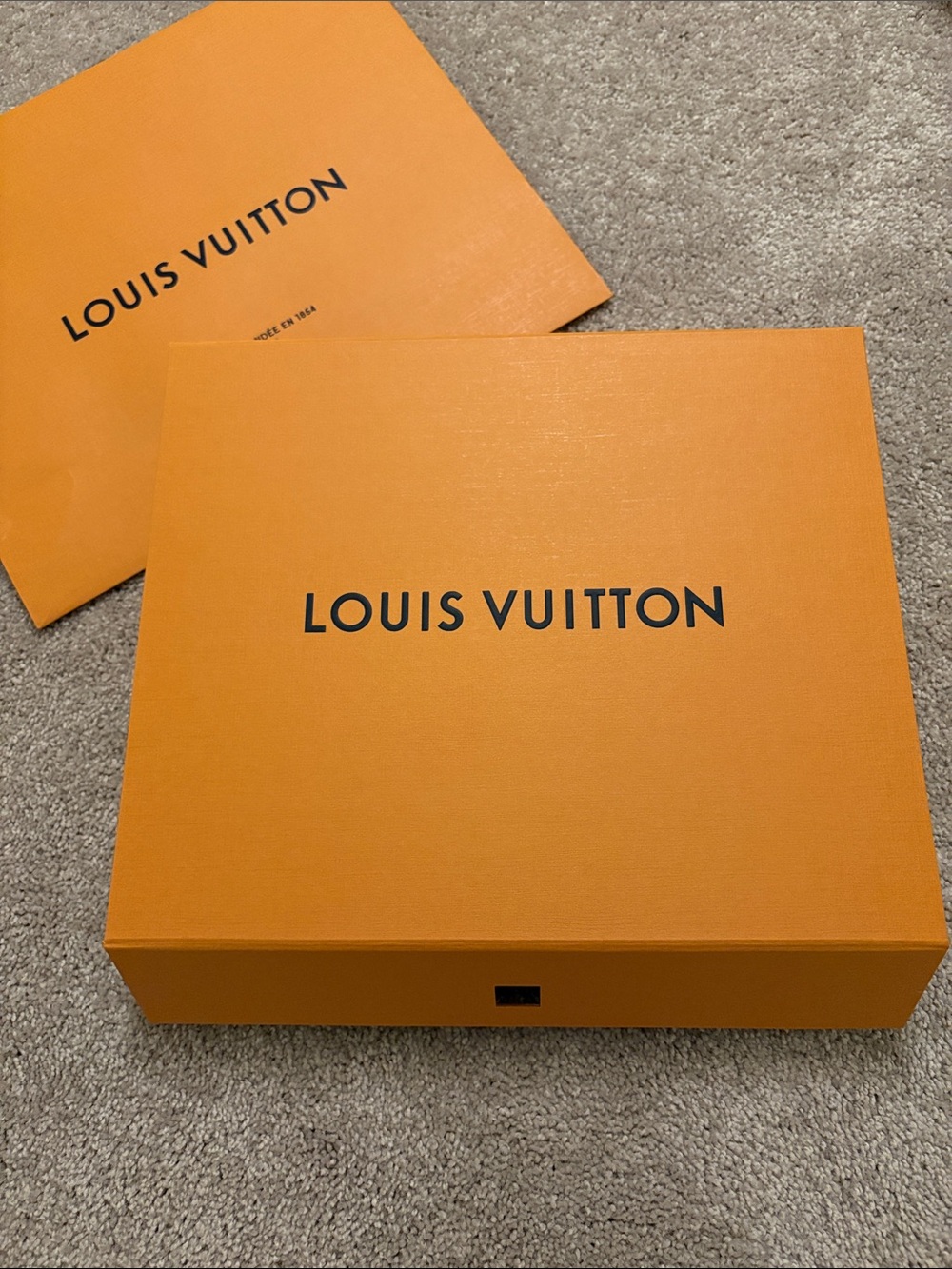 Louis Vuitton Box 14.5 x 12 x 3, Shopping bag, Ribbon, Receipt holder